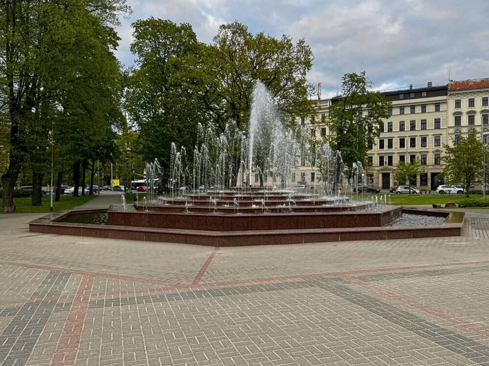 Фонтан у Дома Конгрессов. Парк Кронвальда