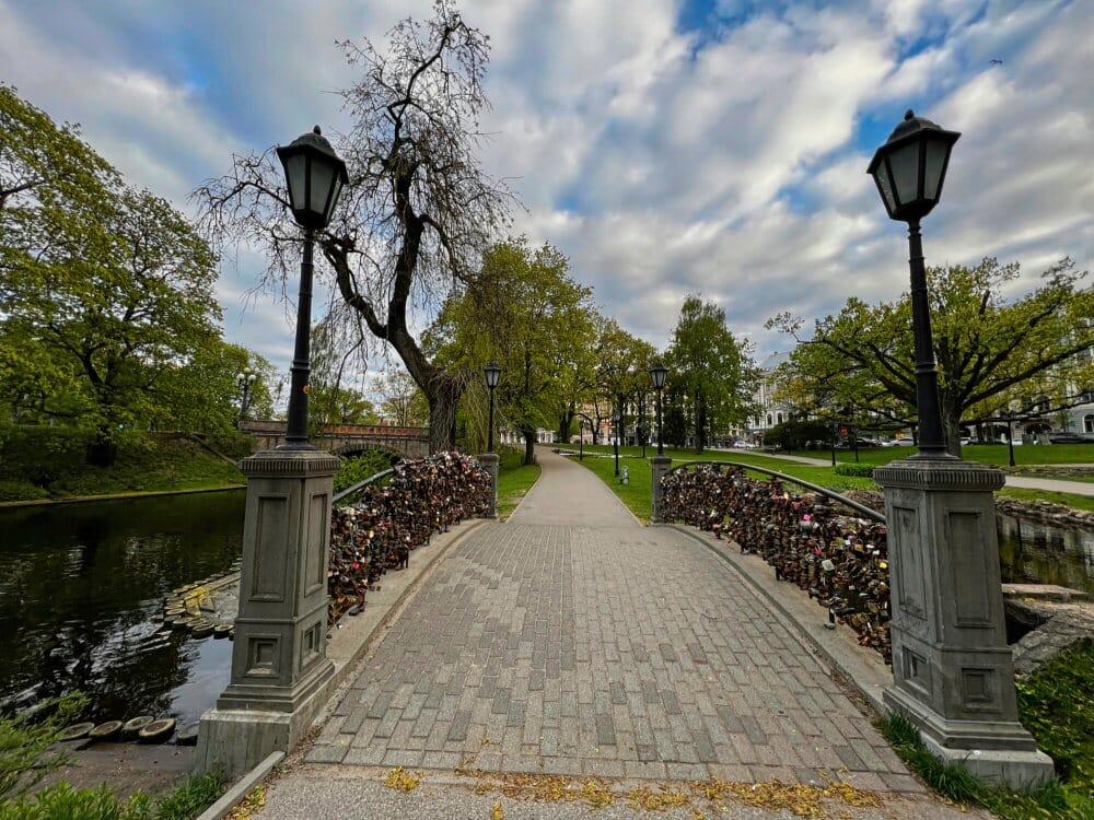 Бастионная горка. Мостик через городской канал