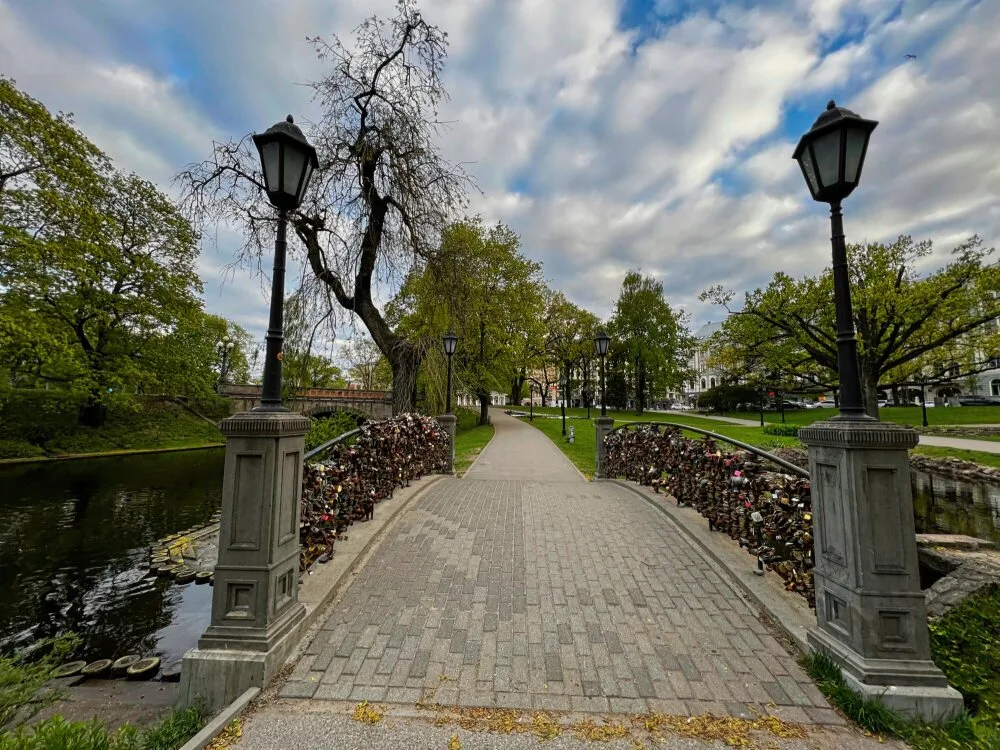 Бастионная горка. Мостик через городской канал