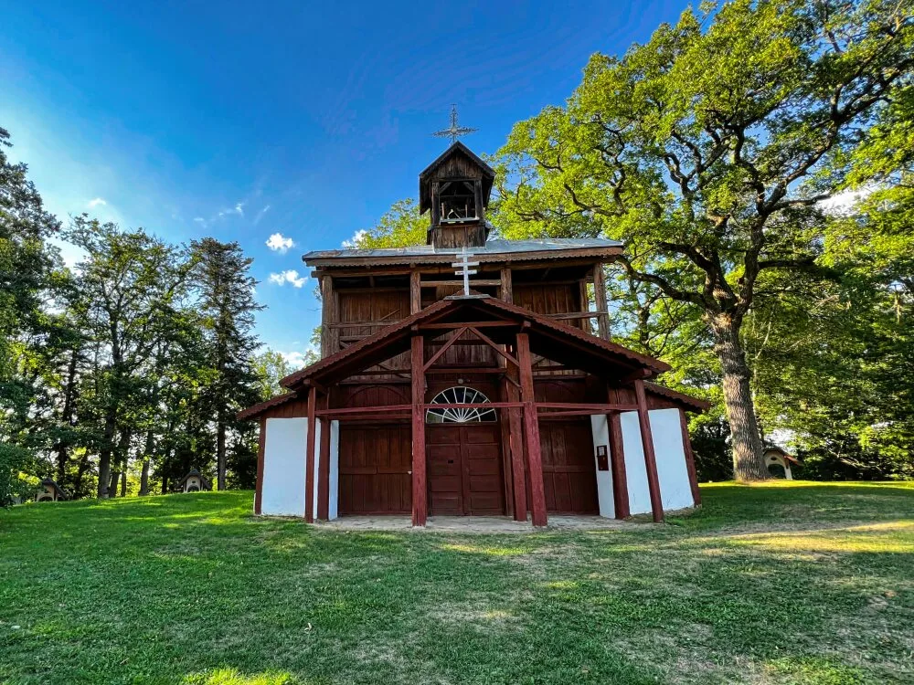 Марианская гора. Старинная деревянная часовня