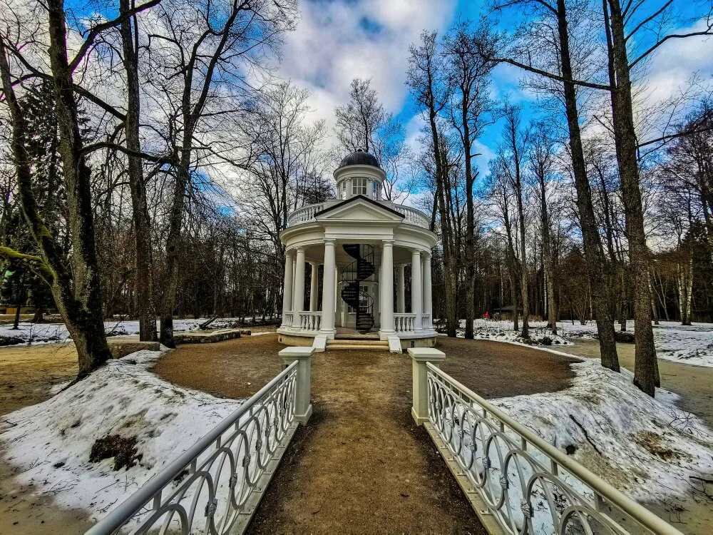Кемери. Беседка на острове Любви