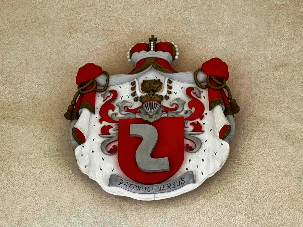 Любовнянский Град. Герб замка