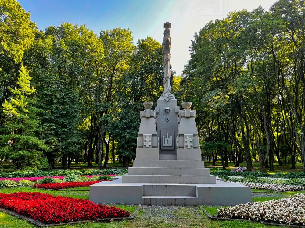 Каунас. Памятник солдатам, погибшим за Родину