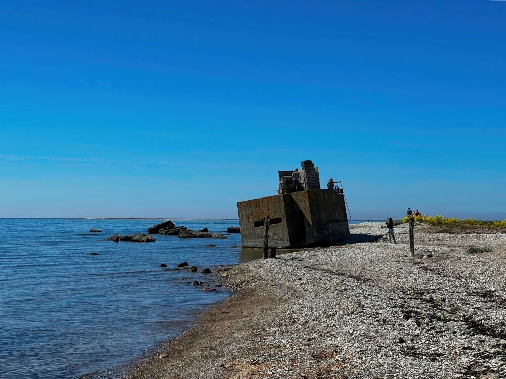 Сааремаа. Развалины спуска на воду спасательной станции