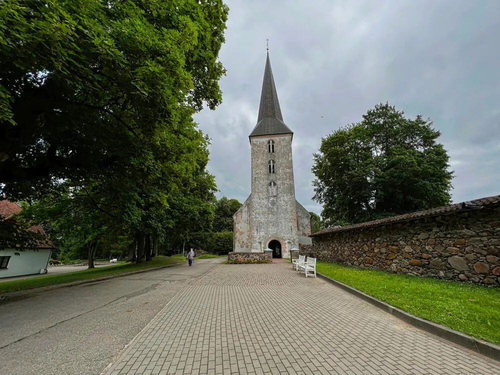 Яунпилсская церковь