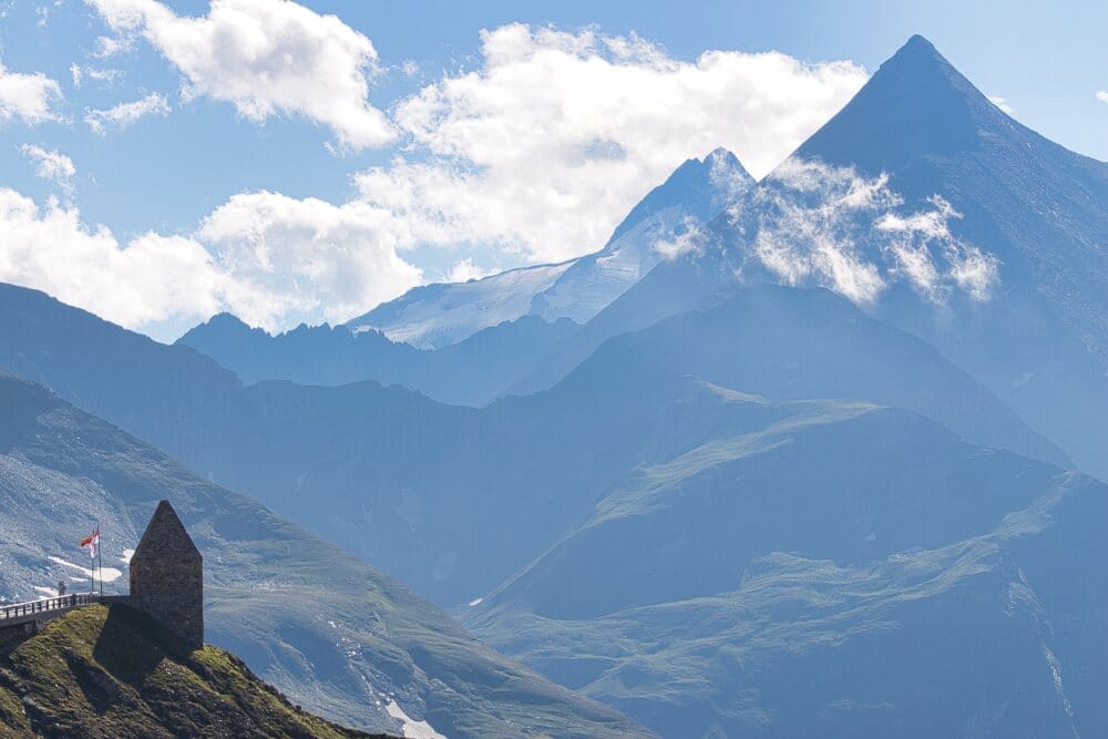 Виды гор с пика Эдельвейс, 2571 м